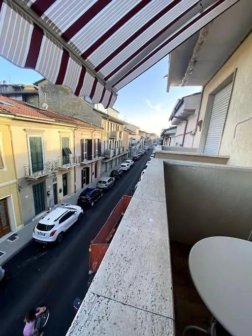 Appartamento In Pieno Centro - 500 Metri Dal Mare. Viareggio 0*,  Italia